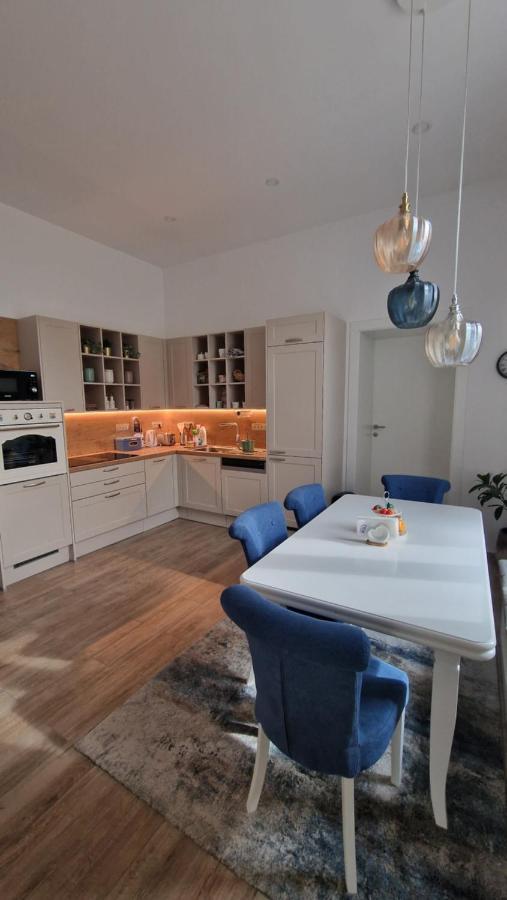 Chika Apartment Rijeka Bagian luar foto
