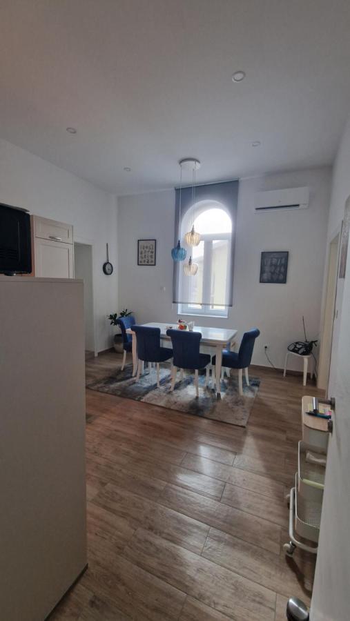 Chika Apartment Rijeka Bagian luar foto